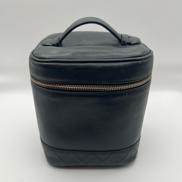 CHANEL Bicolore CC Logo Lambskin Cosmetics Vanity Bag. - Picture 1 of 13